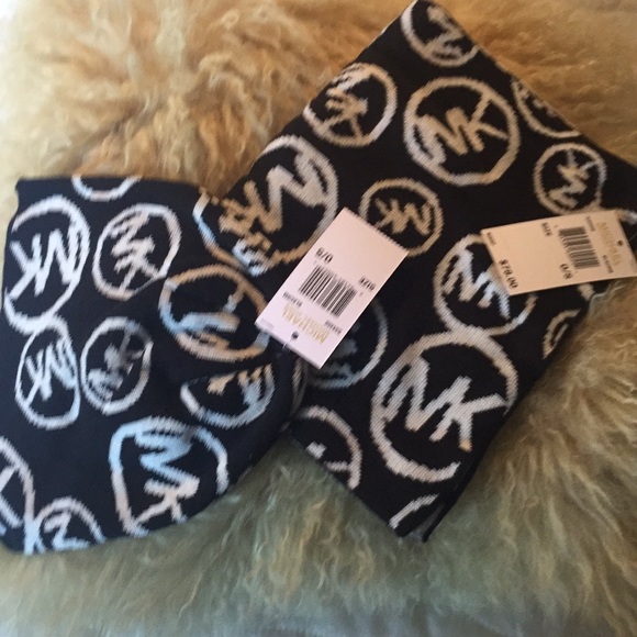 MICHAEL KORS Scarf/Hat Set - Picture 3 of 5